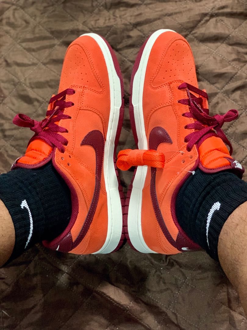 dunk low authentic feet