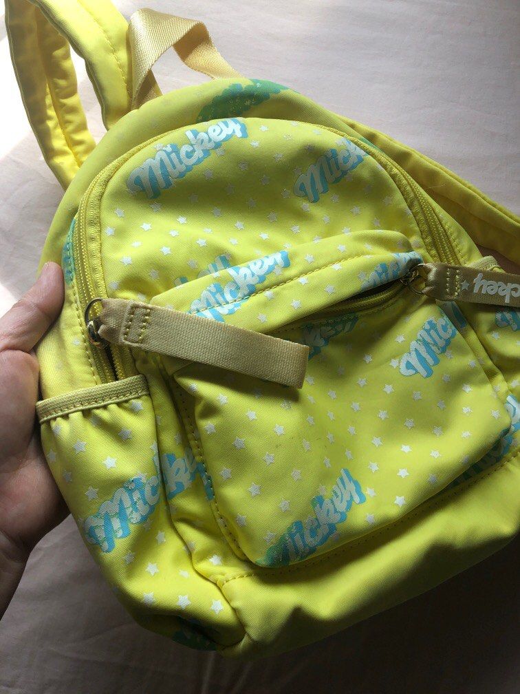 Backpack （分類：嬰兒及小童流行時尚）位於 Hong Kong。 由 caddiewong 提交（商品編號 1207441989，圖片 3）。簡介： 實用兒童背包，黃色男女可用。 迪士尼正版。。