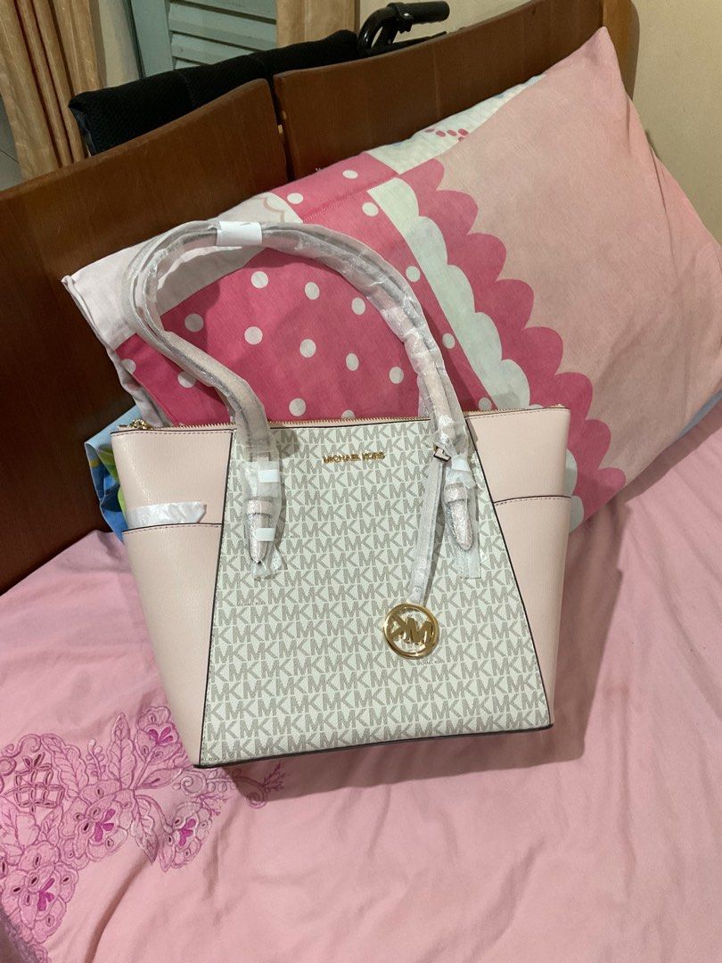 Michael Kors Charlotte Large Saffiano Leather Top Zip Tote Bag, Women's  Fashion, Bags & Wallets, Tote Bags on Carousell