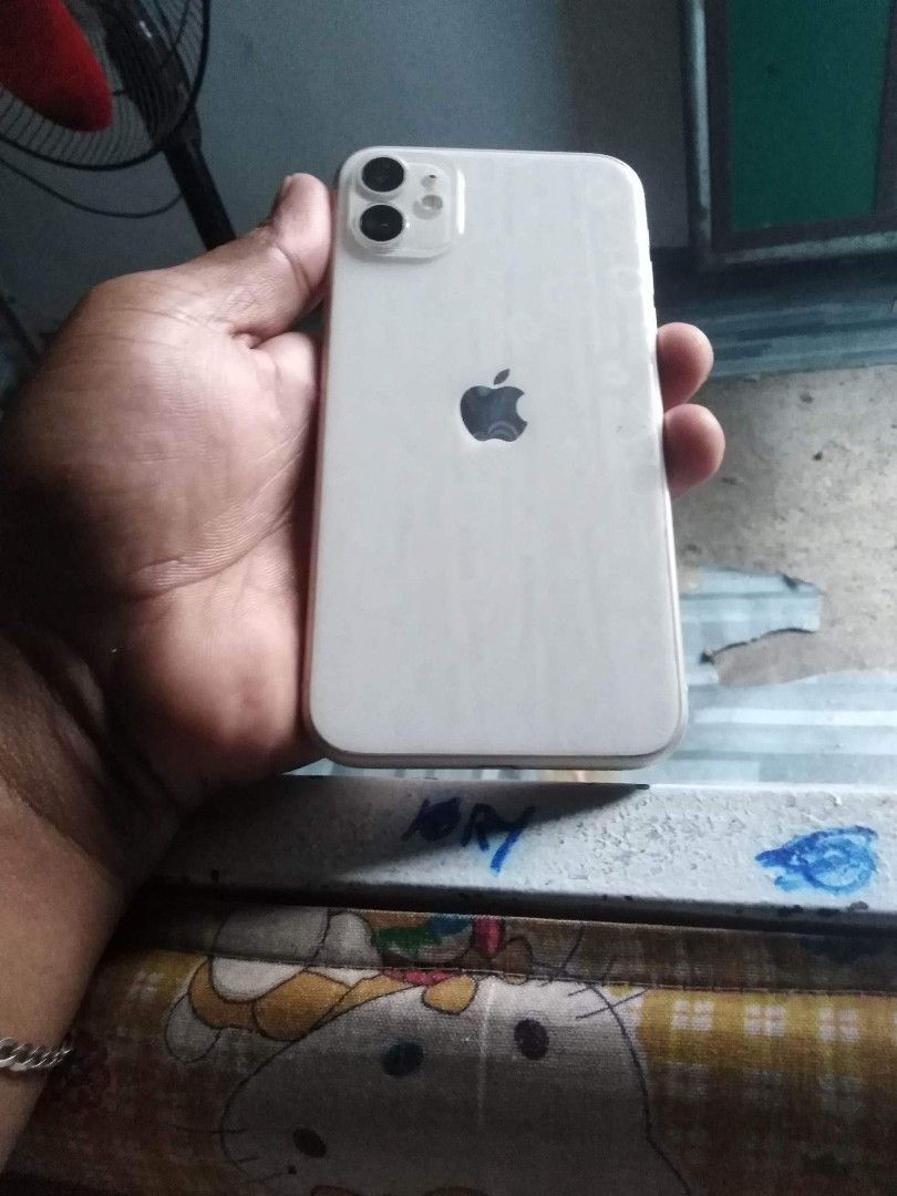 Buying defective phones (Category: Early Generation Mobile Phones) located in Pinamalayan. Submitted by cutiegurl2015 (Listing ID 1207638379, Image 3). Description: android / iphones defective.