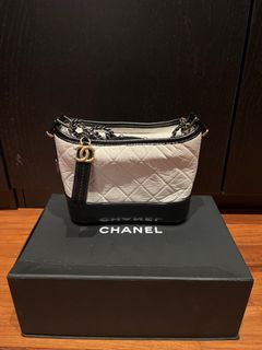 Chanel Gabrielle small hobo metallic Grey 珠光深灰chevron), Women's Fashion,  Bags & Wallets, Cross-body Bags on Carousell
