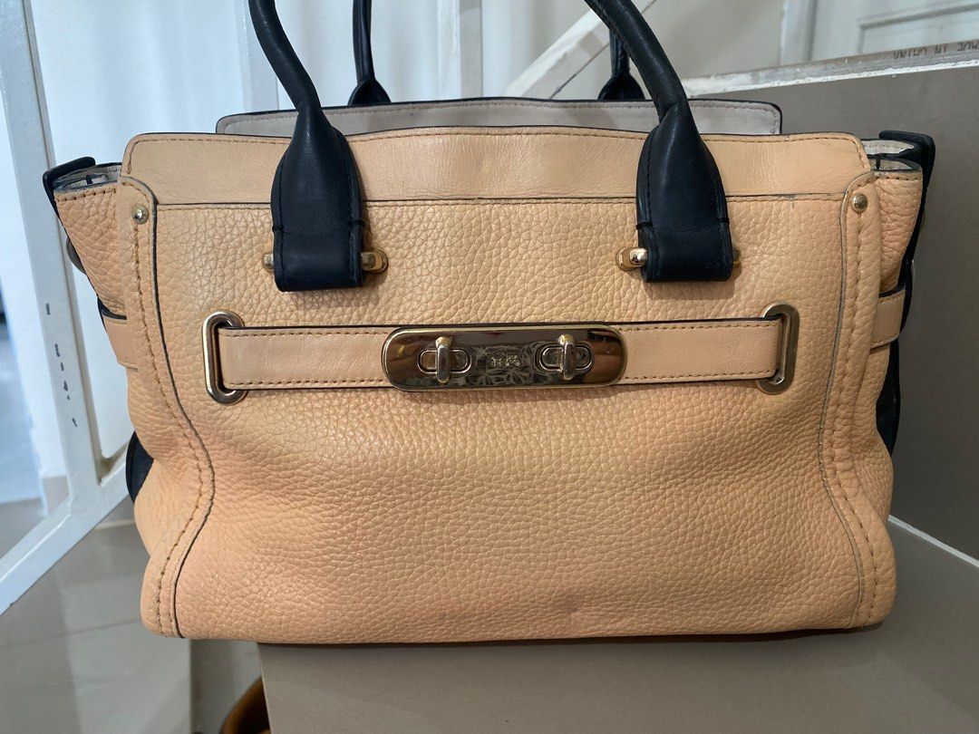 Coach swagger original preloved, Fesyen Wanita, Tas & Dompet di Carousell