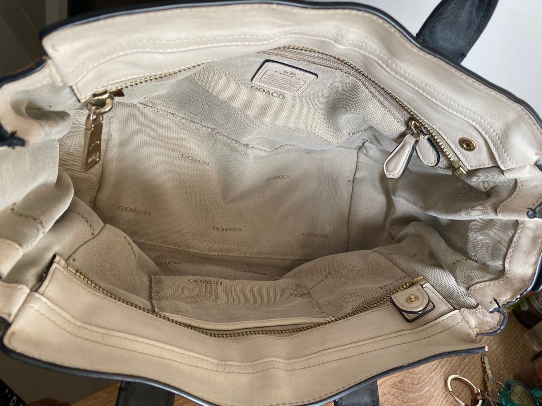 Coach swagger original preloved, Fesyen Wanita, Tas & Dompet di Carousell