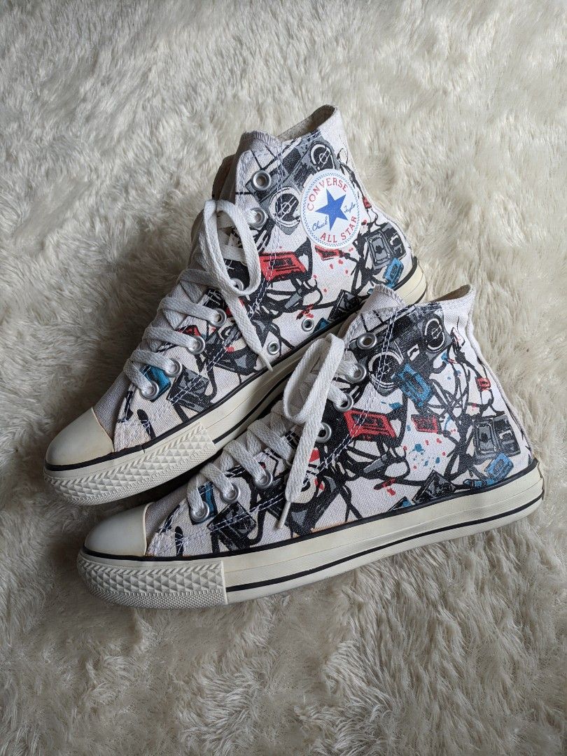 converse motif radio