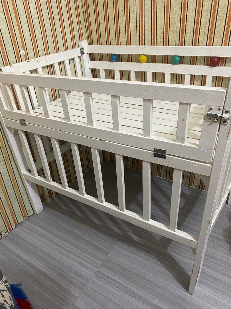 Adjustable height shop crib