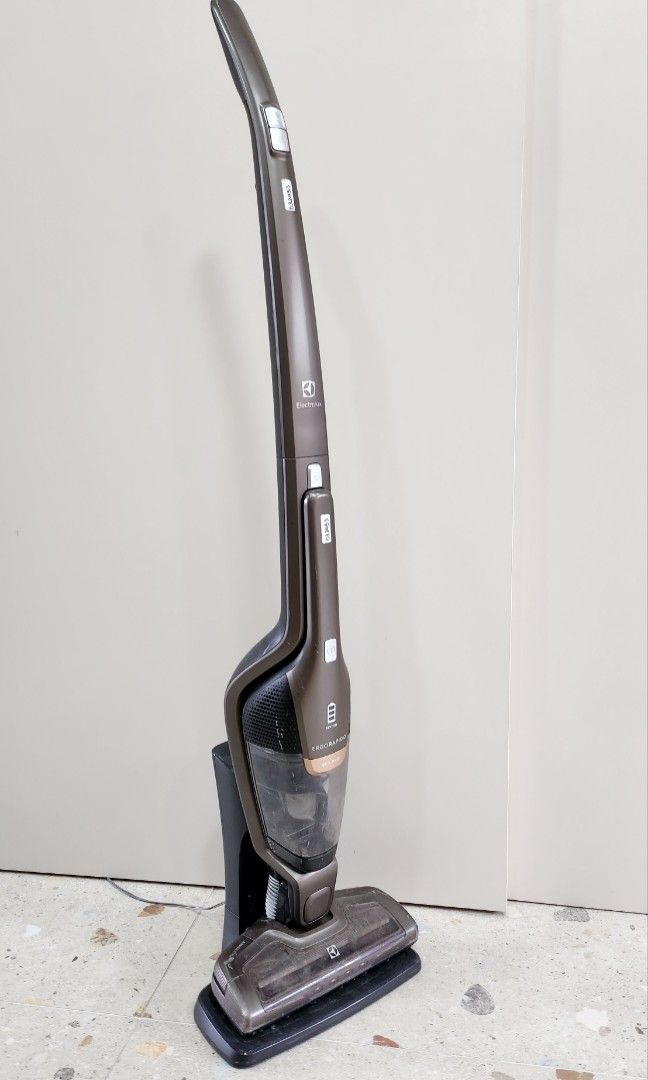 Electrolux cordless vacuum cleaner, TV & Home Appliances, Vacuum