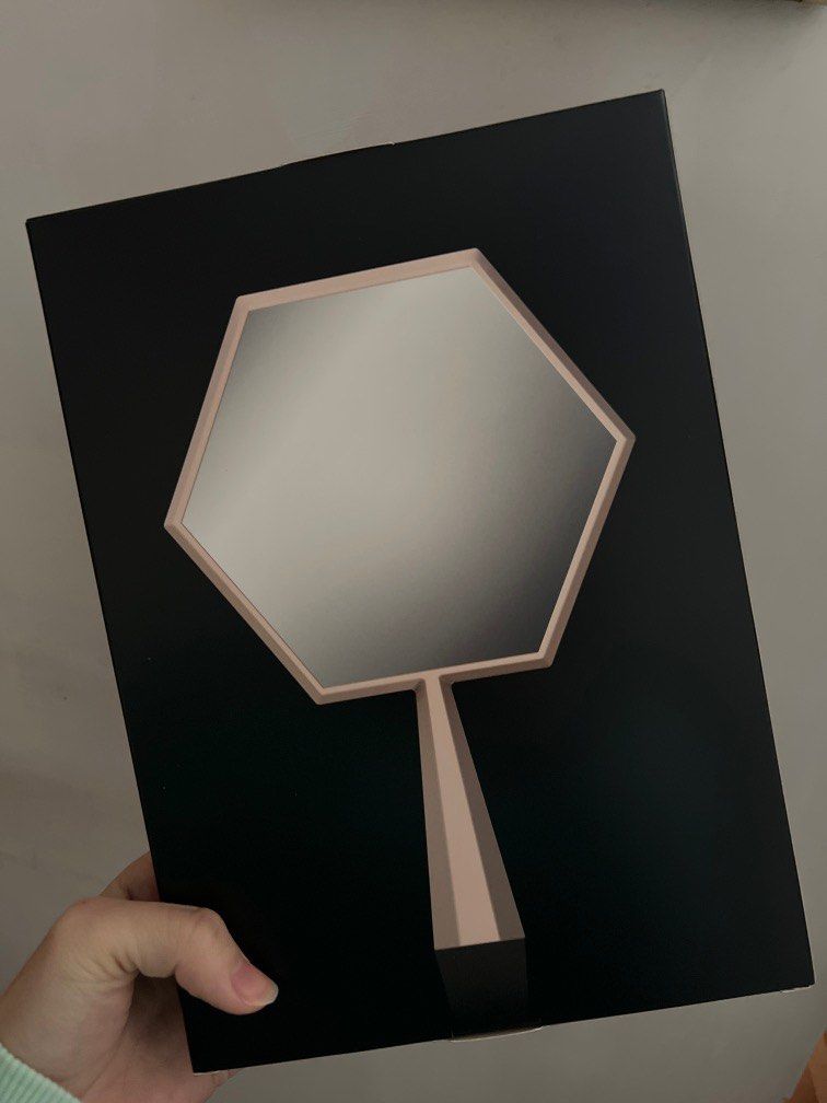 Fenty Beauty Hand Mirror, 傢俬＆家居, 家居裝飾, 鏡 Carousell