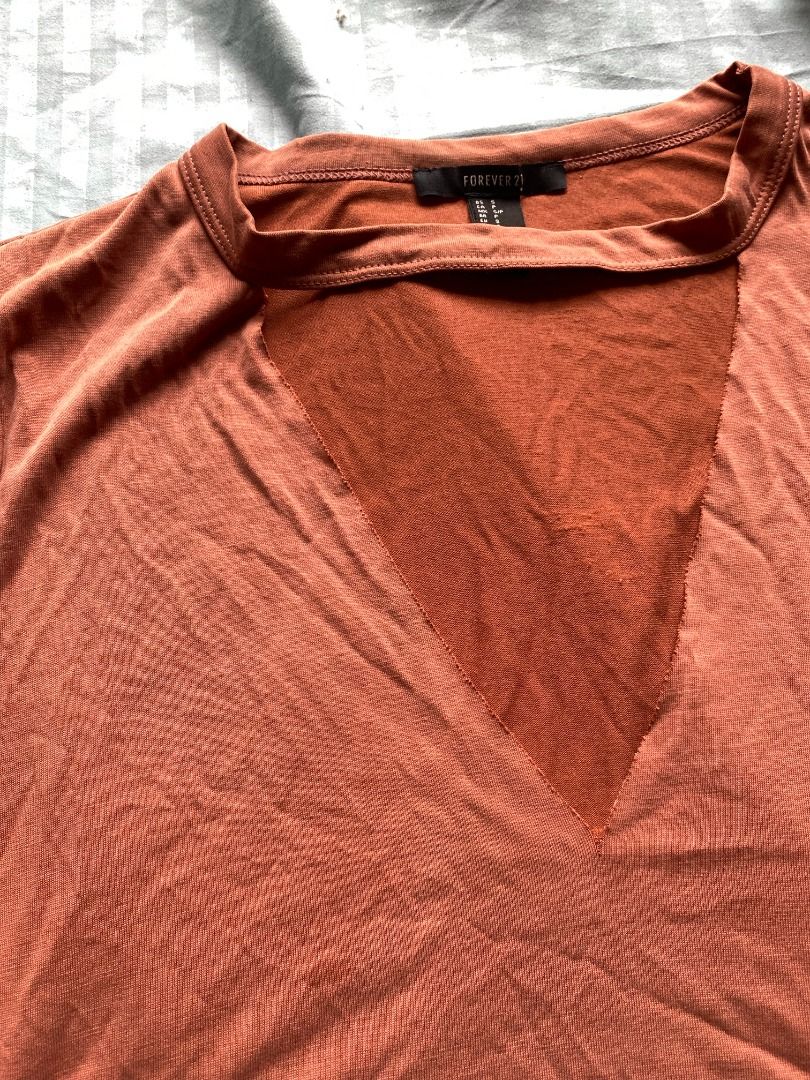 Forever 21 cutout shirt (Category: Shirts) located in Pasig City. Submitted by hello__ivy (Listing ID 1207530915, Image 3). Description: Forever 21 top with cutout neck area Rust color Soft material Unused Size S on tag but fits til M 🛵 Shipping via Grab or Lalamove (arranged by buyer) 📍 Cainta pick-up point 💵 MOP: Gcash / BDO / BPI.