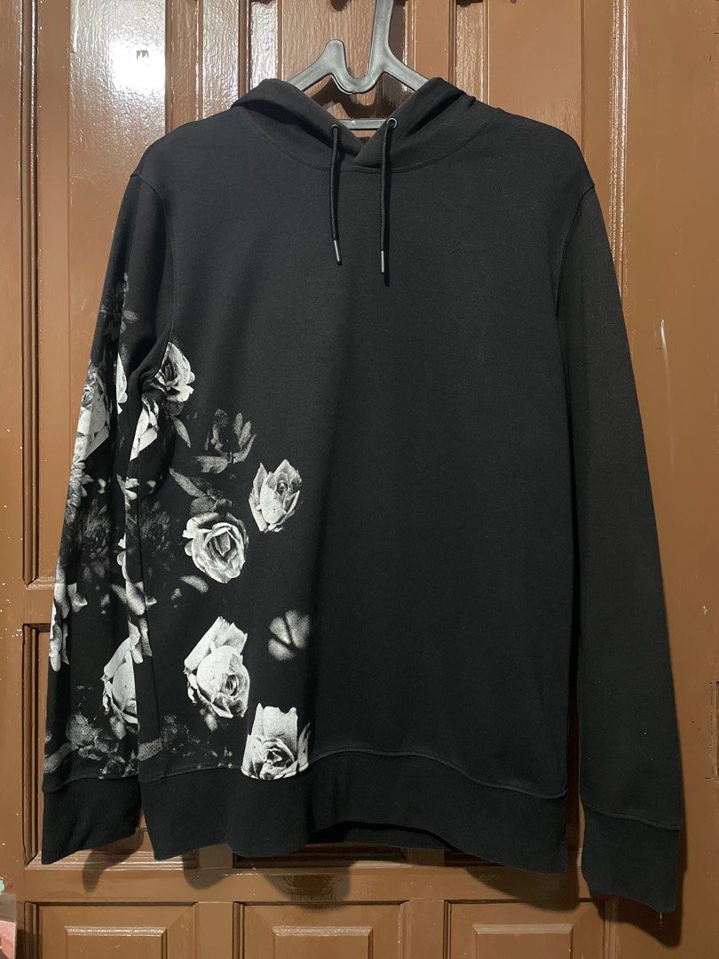 H&m black hotsell rose hoodie