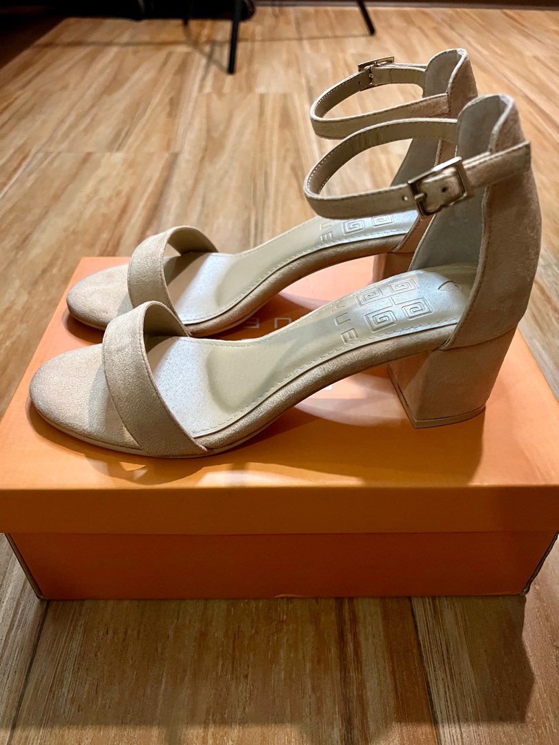 Hue Manila Meg Block Heels, Women's Fashion, Footwear, Sandals on Carousell