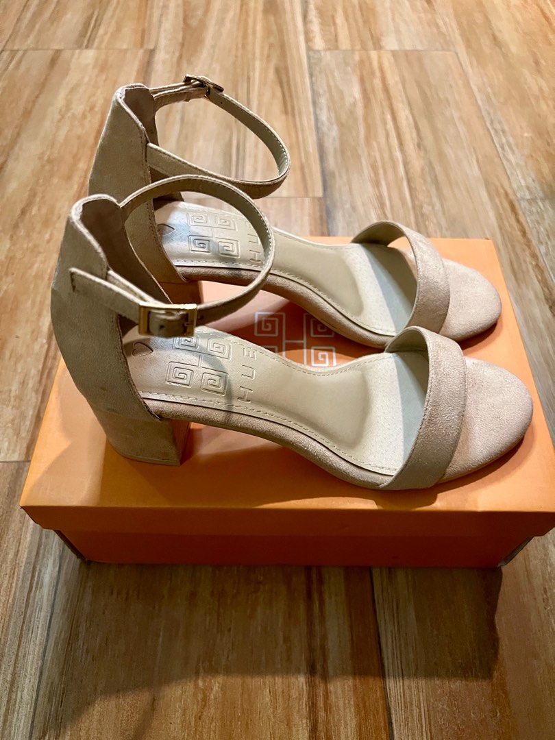 Hue Manila Meg Block Heels, Women's Fashion, Footwear, Sandals on Carousell