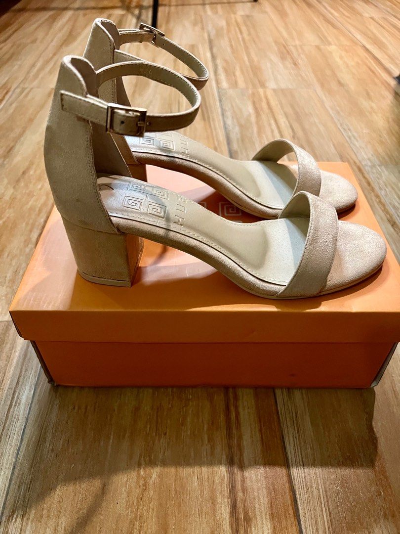 Hue Manila Meg Block Heels, Women's Fashion, Footwear, Sandals on Carousell