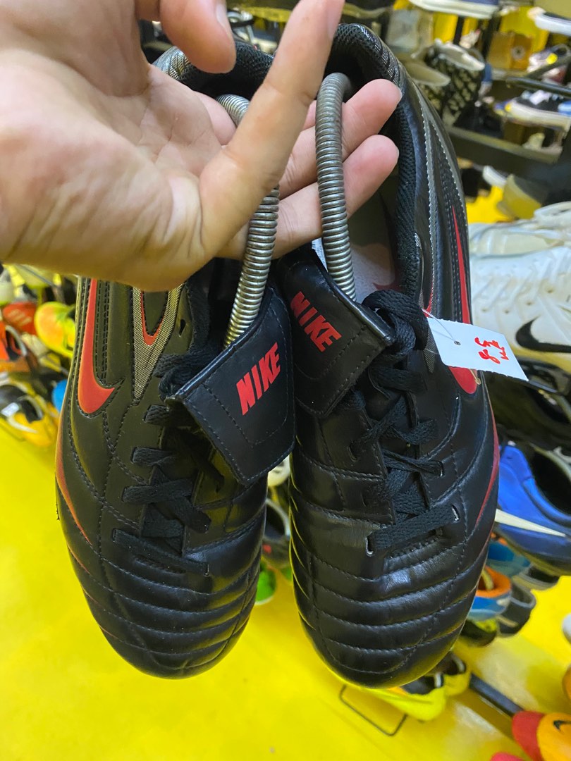kasut bola nike magista