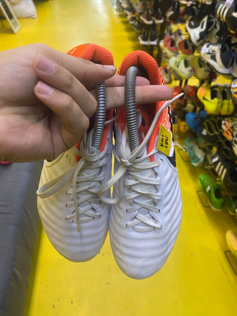 Nike outlet kasut bola