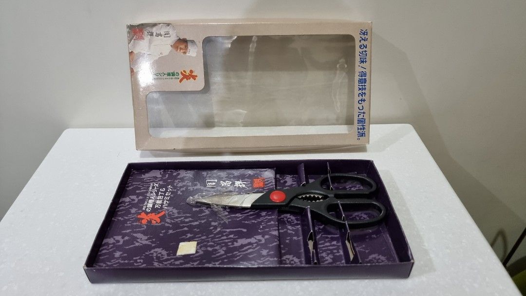 Kitchen Scissors (Category: Other Kitchenware & Tableware) located in Binangonan. Submitted by caaaris (Listing ID 1207579109, Image 1). Description: Kitchen Scissors With minor signs of usage Still sharp In very good condition.