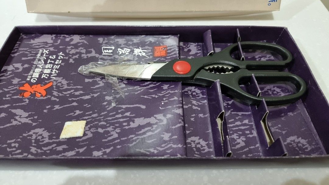 Kitchen Scissors (Category: Other Kitchenware & Tableware) located in Binangonan. Submitted by caaaris (Listing ID 1207579109, Image 2). Description: Kitchen Scissors With minor signs of usage Still sharp In very good condition.