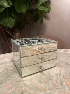 （分類：）位於 。 由 vi3810 提交（商品編號 1207594095，圖片 1）。簡介： 。