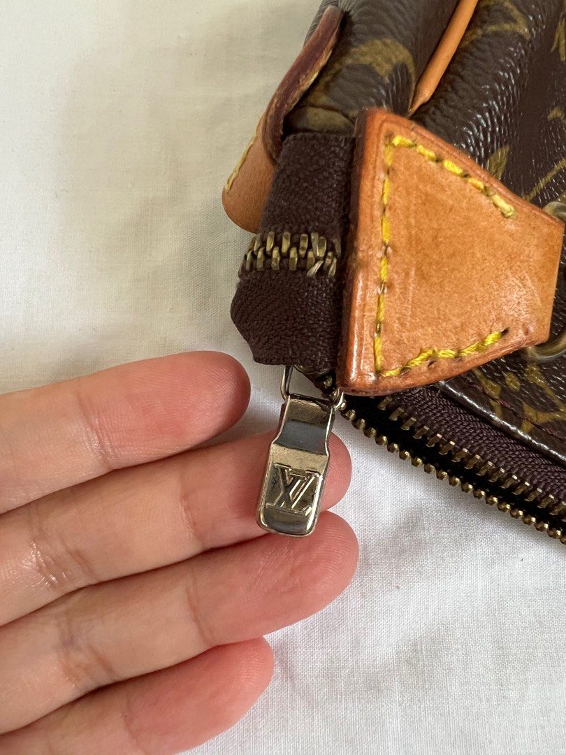 Eva cloth handbag Louis Vuitton Brown in Cloth - 30743418