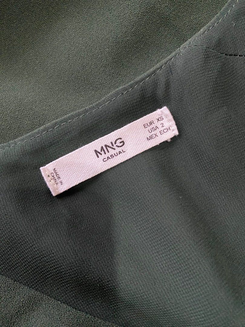 MANGO Green Mid Dress (Category: Dresses) located in Paranaque City. Submitted by tahnzzx.preloved (Listing ID 1207449871, Image 2). Description: 📌SIZE: XS on tag (can fit up to MEDIUM) 📌FABRIC: 📌QUALITY: No damages 📌ORIGINAL PRICE: 1,500 📌MODE OF PAYMENT: GCASH/BANK TRANSFER 📌BUY 5 or more items = FREE SHIPPING 💌 Message for more details .