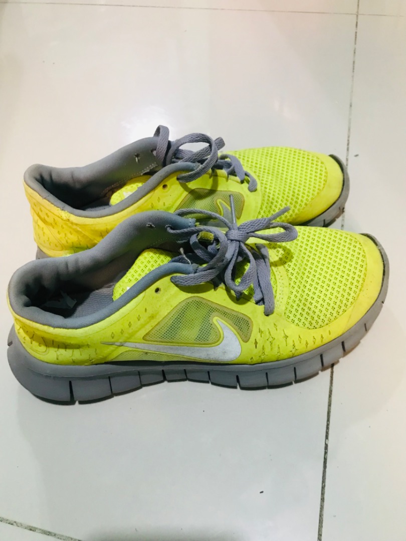 mens neon nike trainers