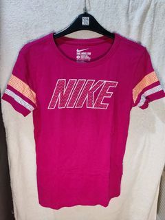 Nike tee (fuschia pink) small