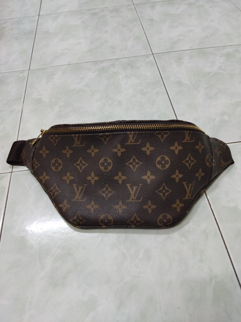 Pouches beg lv, Men's Fashion, Bags, Backpacks on Carousell