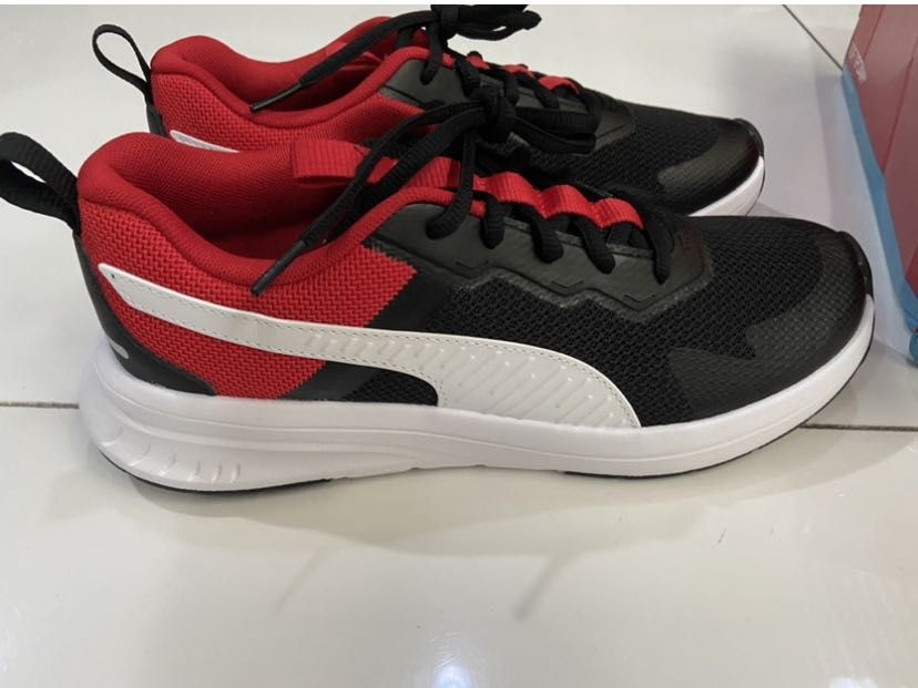 Puma Evolve Run Mesh Jr (black/white)- US 7/ UK 6 (Category: Sneakers) located in Mandaluyong City. Submitted by jennyabs (Listing ID 1207497801, Image 2). Description: Puma Evolve Run Mesh Jr- US 7/ UK 6 Black/ White Brand new Rfs- cannot fit .