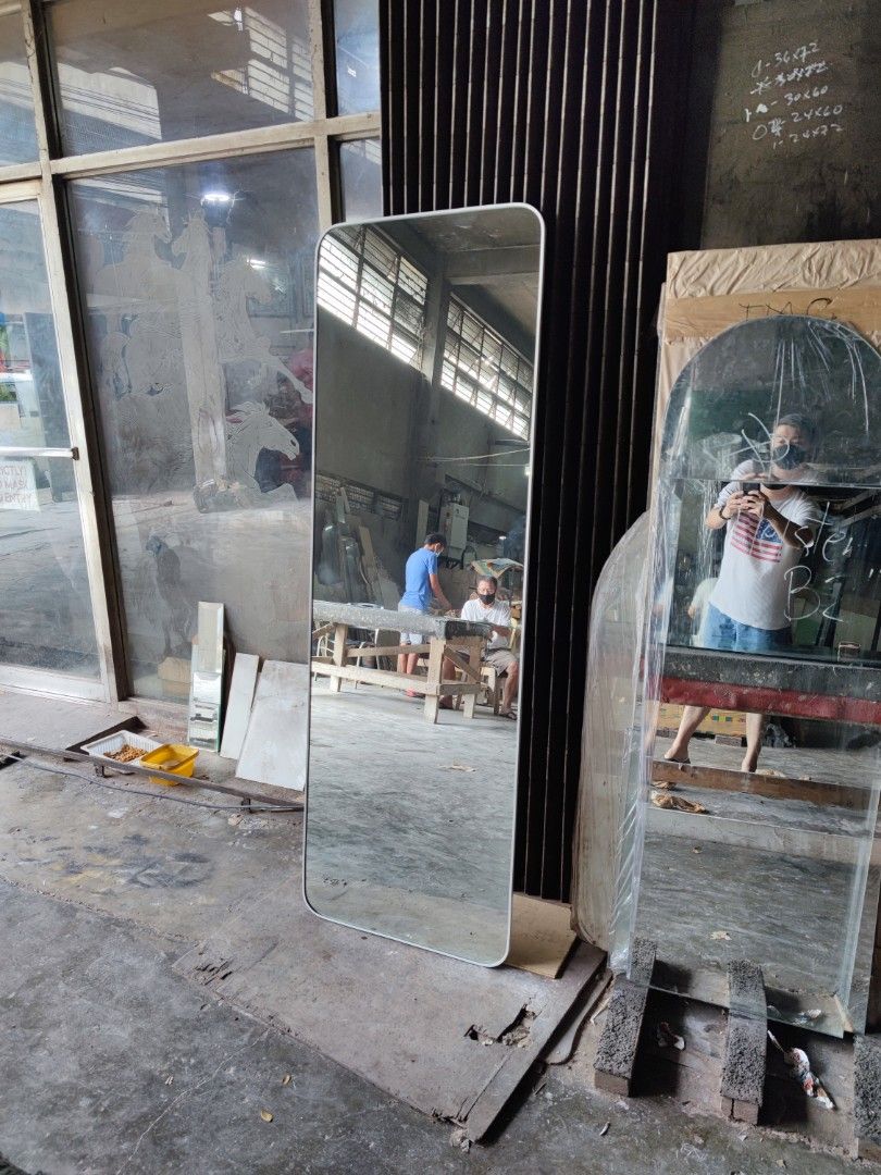 Rectangular mirror (Category: Mirrors) located in Malabon City. Submitted by mirrors.ph (Listing ID 1207418375, Image 2). Description: Rectangular mirror with rounded corners in white aluminum frame and plywood backing. Using 6mm thick copper free mirror Size: 2ft x 6ft 3240 Add P200 if with back hook. Available colors gold, glossy black, matte black, white and silver aluminum frame. Customize sizes and shapes are welcome..