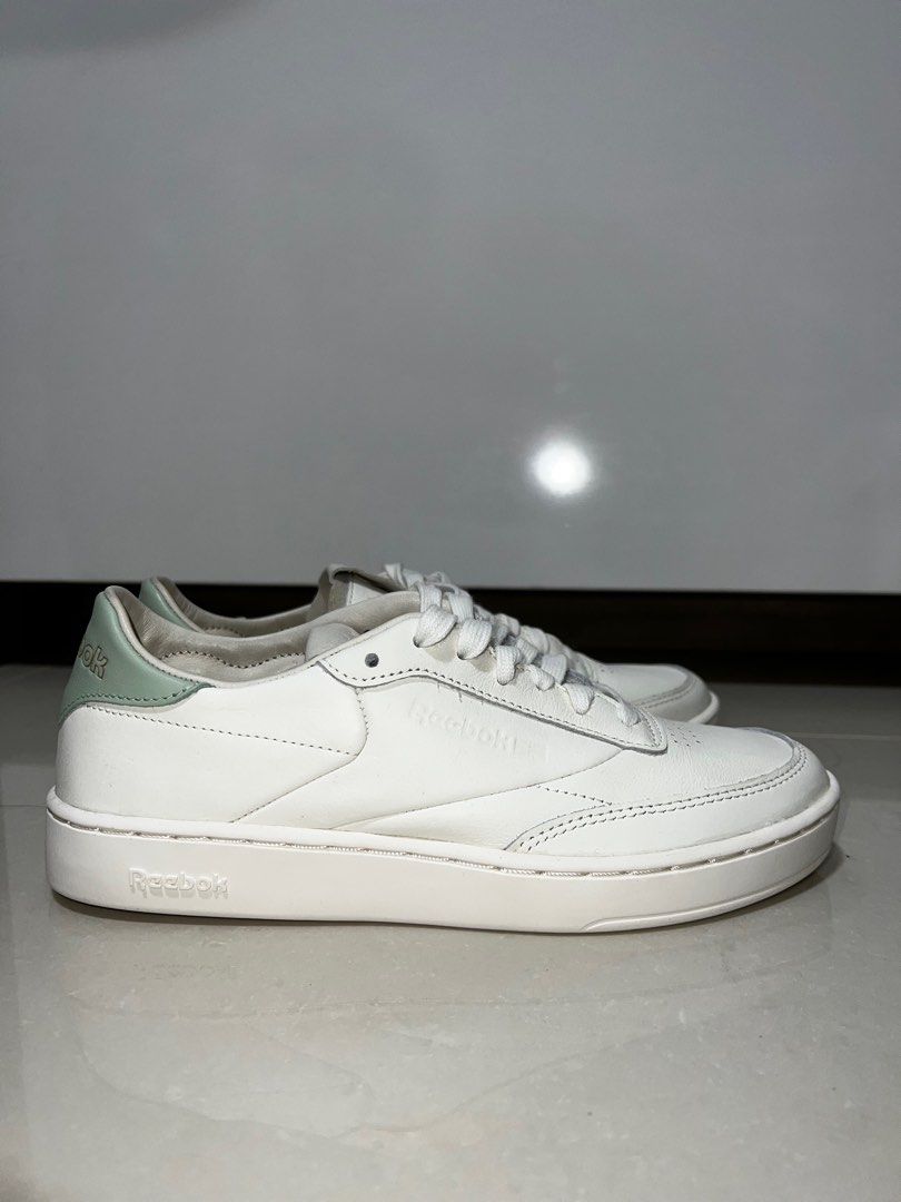 Reebok club c trainers cheap in chalk