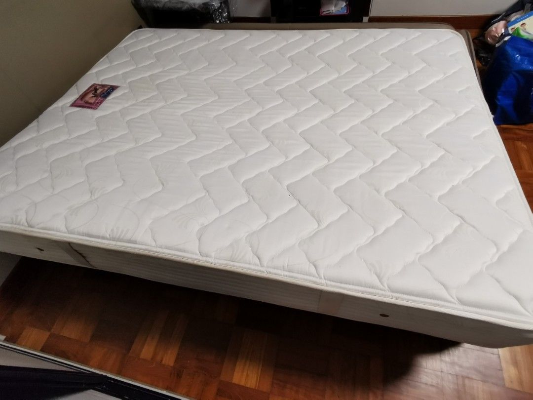 Slumberland StarryNite Queen Size Bed Mattress, Furniture & Home Living