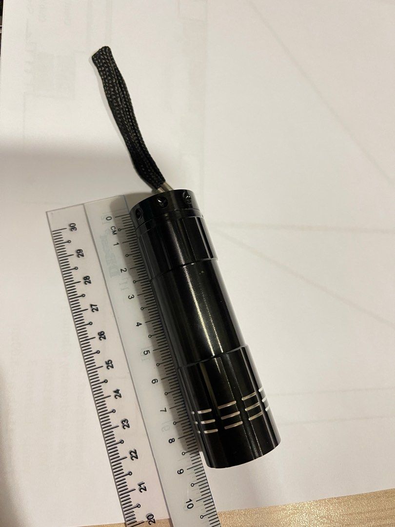 small flashlight (Category: Longsleeves) located in Singapore. Submitted by nicchia55 (Listing ID 1207414487, Image 1). Description: Clear clear clear 😆 All in new !!!CNY clearing All 60 nos go together .