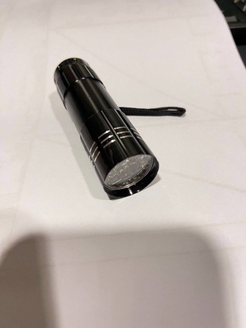 small flashlight (Category: Longsleeves) located in Singapore. Submitted by nicchia55 (Listing ID 1207414487, Image 5). Description: Clear clear clear 😆 All in new !!!CNY clearing All 60 nos go together .