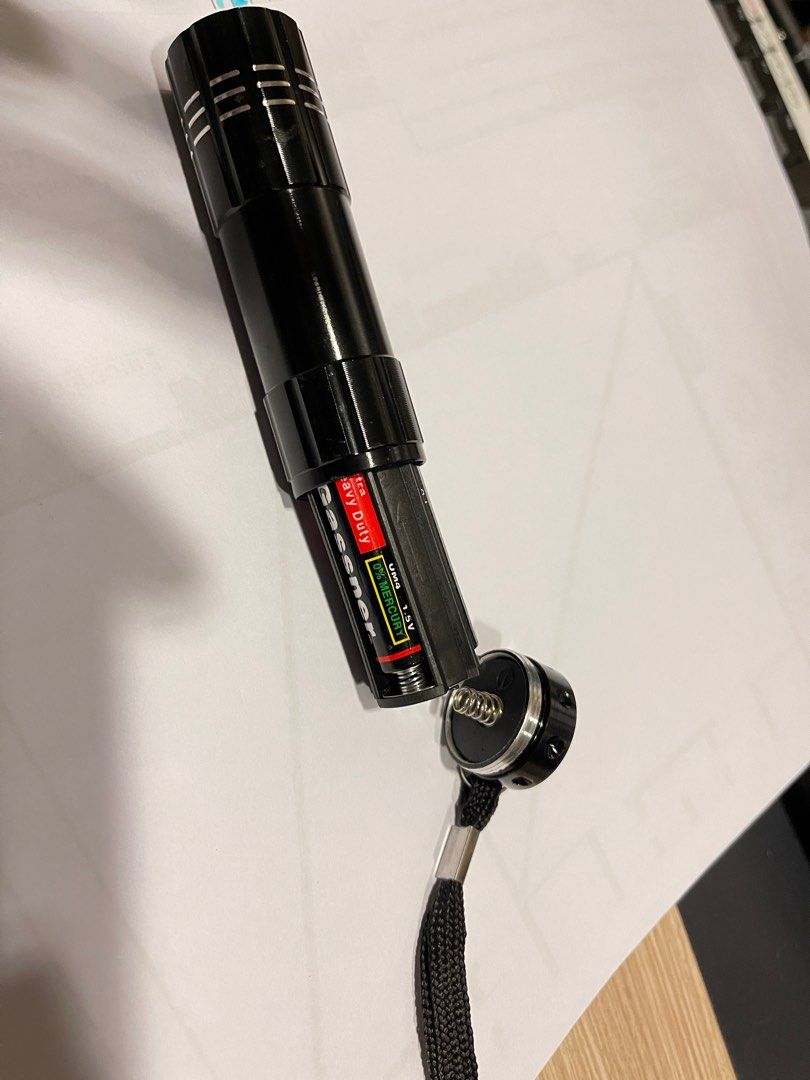 small flashlight (Category: Longsleeves) located in Singapore. Submitted by nicchia55 (Listing ID 1207414487, Image 3). Description: Clear clear clear 😆 All in new !!!CNY clearing All 60 nos go together .