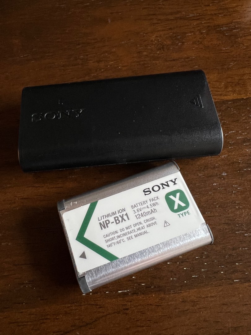 Sony Rx100 battery n charger, Photography, Cameras on Carousell