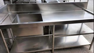 STAINLESS SINK WITH TABLE AND BOTTOM SHELVES