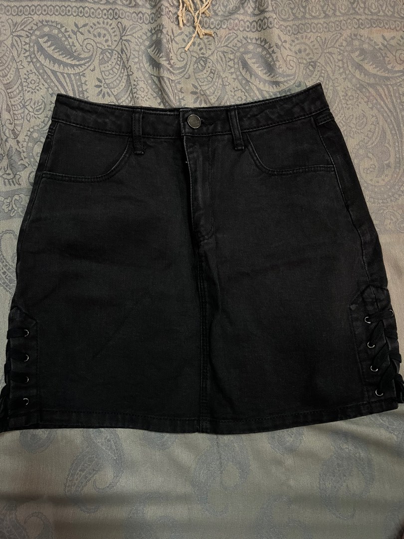 Stradivarius black mini skirt, it has a mini slit... - Depop Stradivarius black mini skirt, it has a mini slit... - Depop
