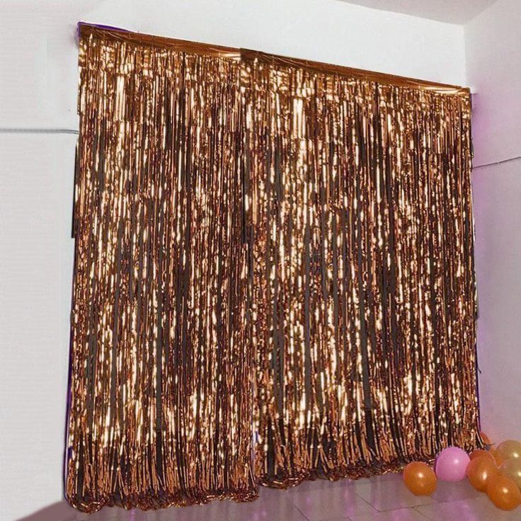 Tinsel Backdrop, Hobbies & Toys, Stationery & Craft, Occasions & Party