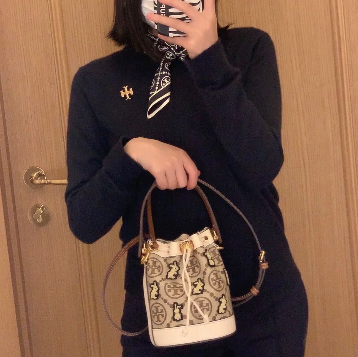 Tory Burch Robinson mini bucket bag, Women's Fashion, Bags & Wallets, Tote  Bags on Carousell