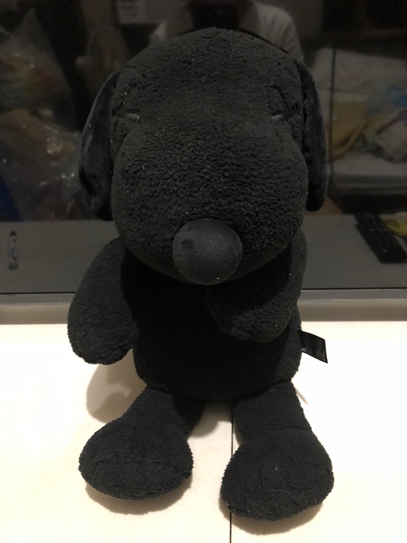 Black top snoopy plush