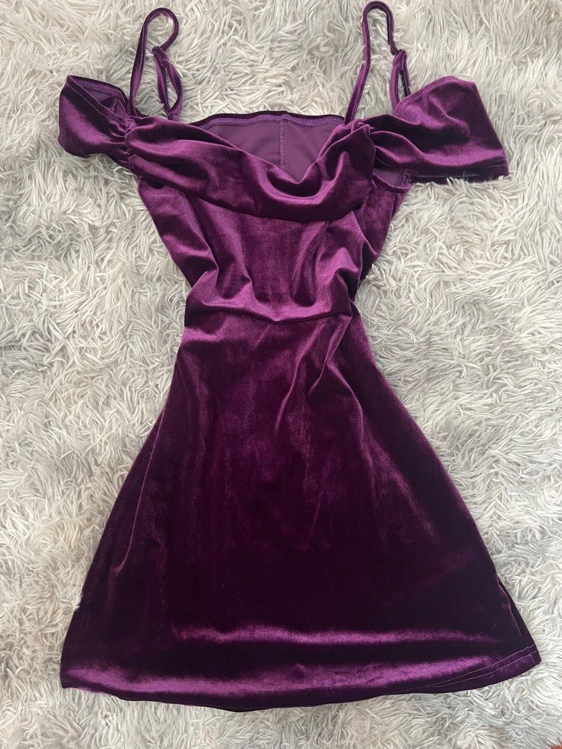 Violet Velvet dress (Category: Dresses) located in Rizal. Submitted by second.chances777 (Listing ID 1207489881, Image 2). Description: - Bnew - Stretchable (best fits XS-S).