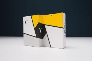 Prada playing cards, 名牌, 飾物及配件- Carousell