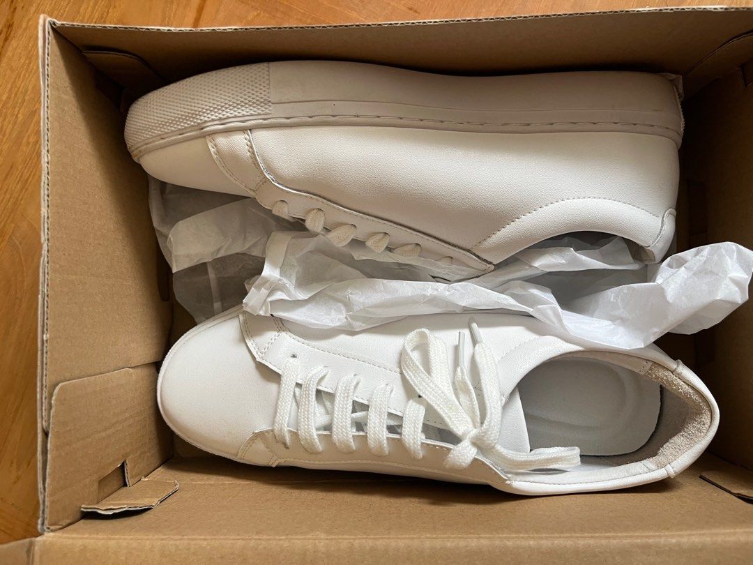 White sneakers, 女裝, 鞋, 波鞋- Carousell