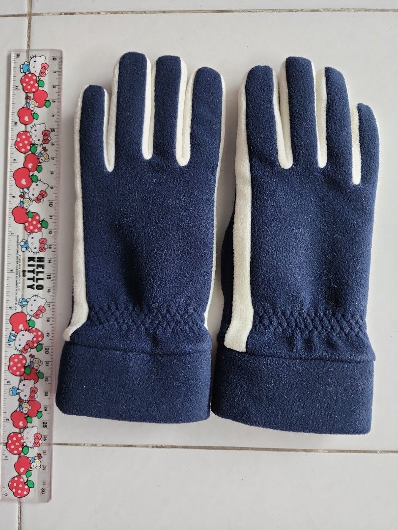 Winter Gloves, Uniqlo, Women's Fashion, Watches & Accessories, Gloves