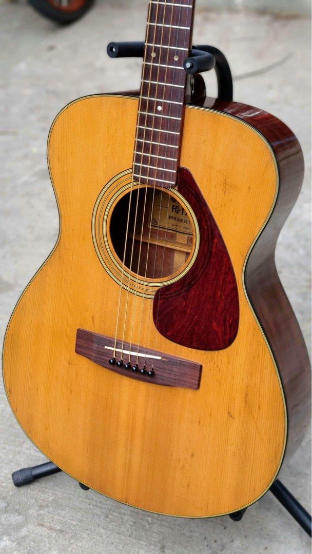 Yamaha Vintage acoustic guitar, Hobbies & Toys, Music & Media, Musical