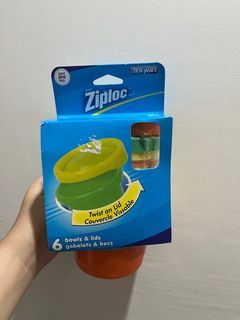 Ziplock food storage container