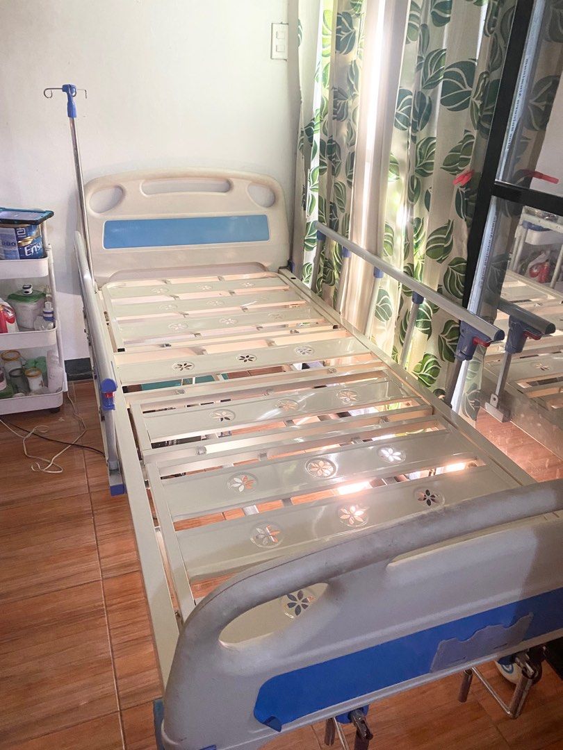 2nd hand hospital bed, Health & Nutrition, Medical Supplies & Tools on