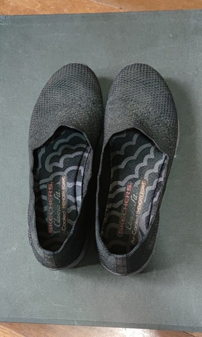 All Black Skechers Classic Fit Memory Foam, Women's Fashion, Footwear