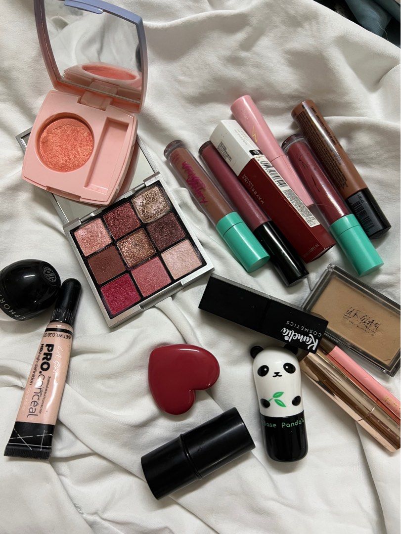Assorted secondhand makeup (Category: Makeup) located in Georgetown. Submitted by perlovedxx (Listing ID 1207834332, Image 1). Description: Selling all these item that includes Sephora, colour pop and many more. I don’t use it anymore so I think it would be a waste if I just throw it away. Postage included. ALL ITEMS HAD BEEN WIPE DOWN WITH ALCOHOL SWAB .