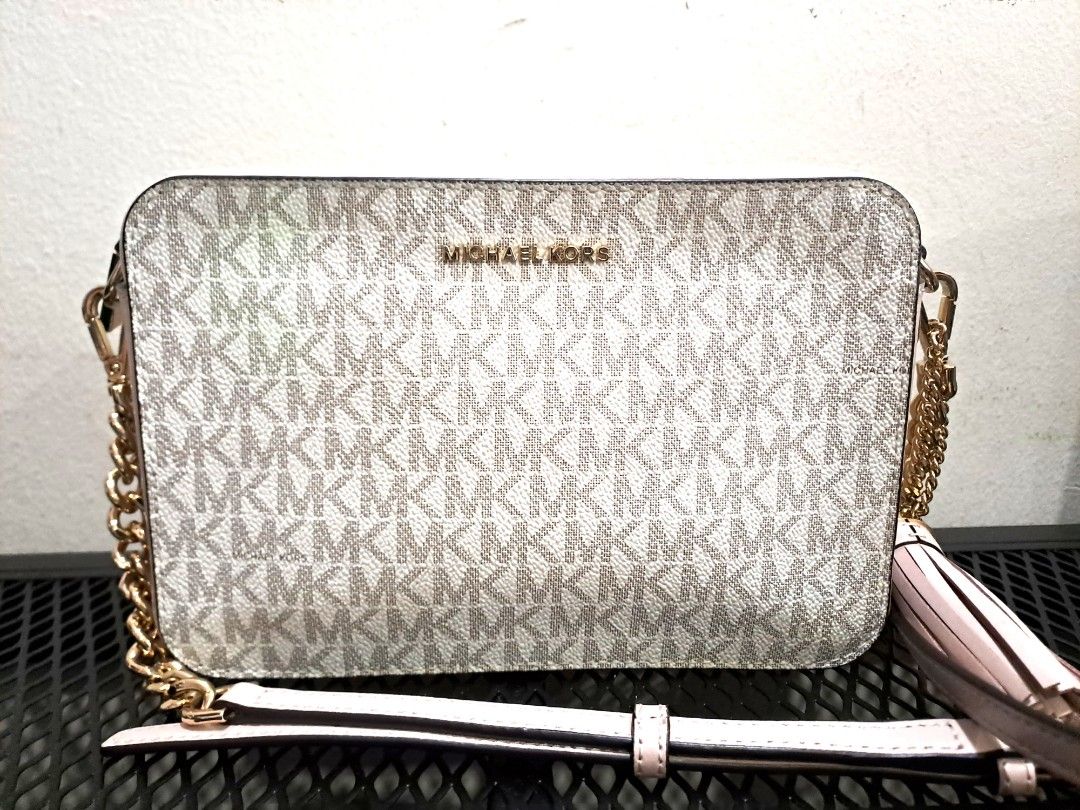 Authentic] Michael Kors Crossbody Bag in Vanilla Pink #NY50, Luxury, Bags &  Wallets on Carousell