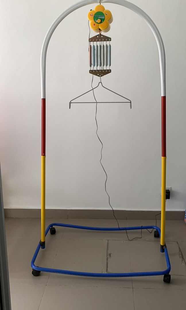 Baby spring cot top stand